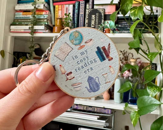 Cosy Reading Era - Wooden Keyring
